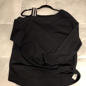 Cabi style 4047 size M fanatic off the shoulder sweatshirt